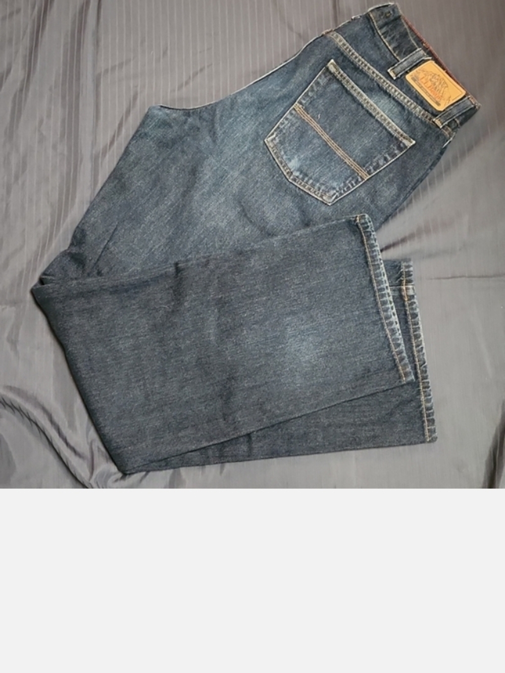 782 L.L. Bean Men’s Dark Blue Straight-Leg Jeans - Picture 3 of 6